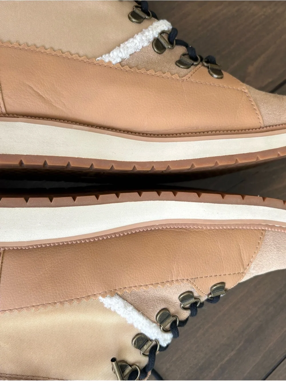 TomsMesa Suede Shearling-Lined Lace-Up Winter Hiking waterproof boots